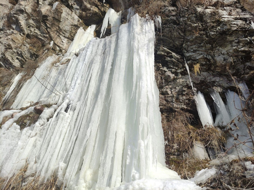 Ardahan'da hava buz kesti, şelale dondu - Resim: 3