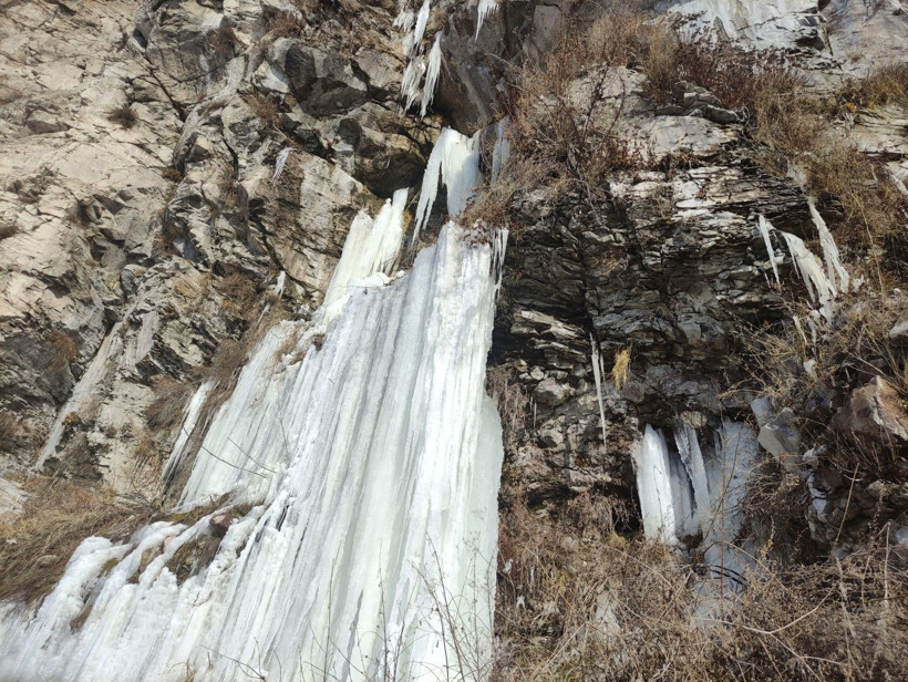 Ardahan'da hava buz kesti, şelale dondu - Resim: 6