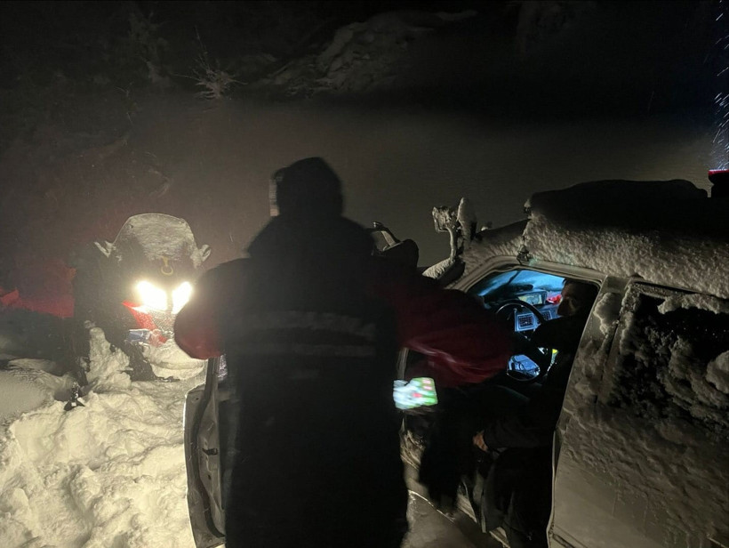 Kocaeli'de kar nedeniyle ormanlık alanda mahsur kalan 2 kişi kurtarıldı - Resim : 1