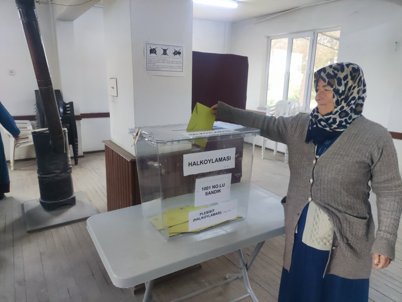 Birçok ilde vatandaşlar sandık başına gitti - Resim : 3