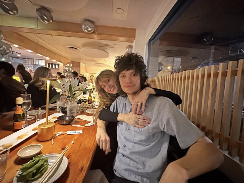 Ünlü şarkıcı Miley Cyrus nişanlandı - Resim : 1