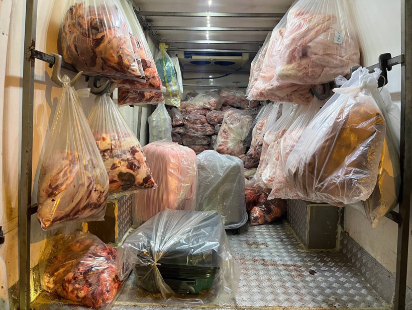 Jandarma durdurdu, gerçek ortaya çıktı. Kamyonetten 2,8 ton et çıktı - Resim : 1