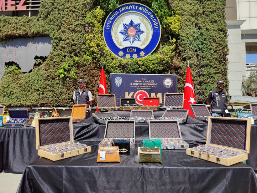 Etiketleri orijinal, girişleri kaçak: 100 milyonluk çanta vurgunu - Resim : 4