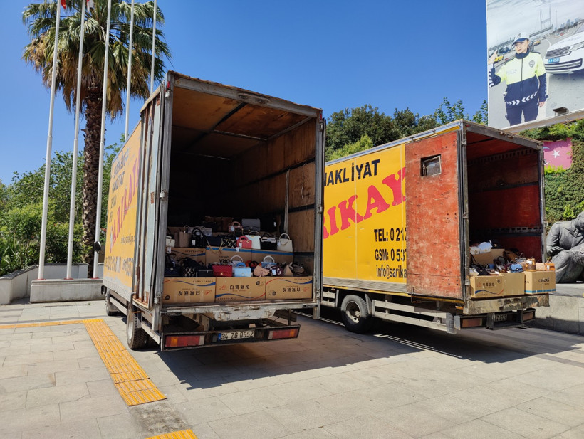 Etiketleri orijinal, girişleri kaçak: 100 milyonluk çanta vurgunu - Resim : 3