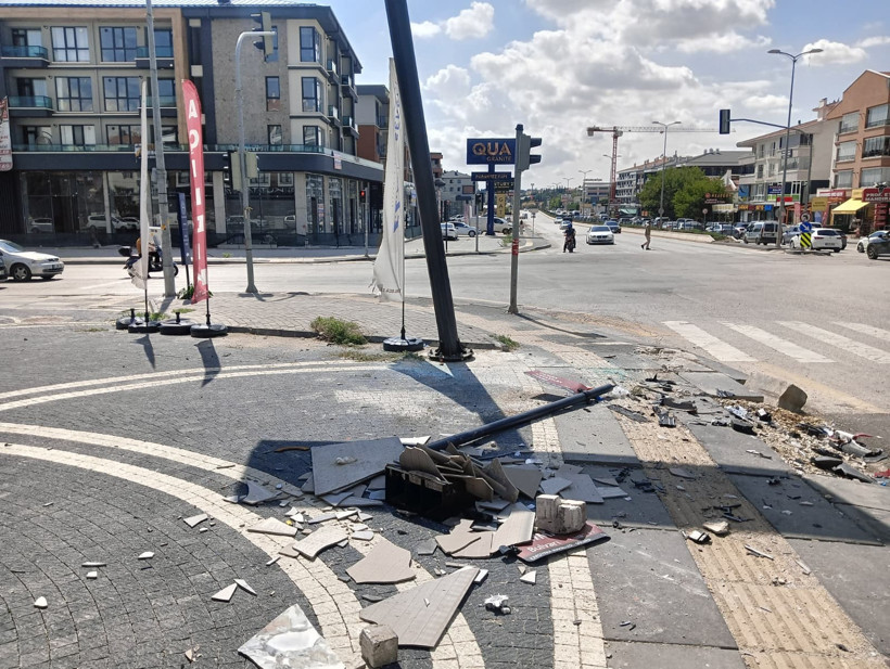 Ankara'da taksi ile otomobil çarpıştı: 1 ölü, 1 ağır yaralı - Resim : 1