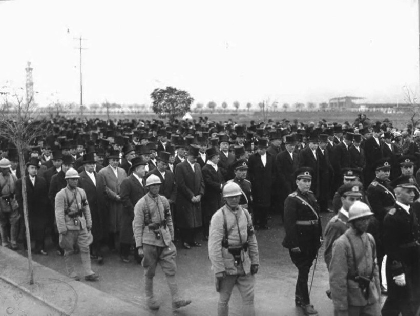 Gözyaşlarıyla tarihe geçen anlar: Atatürk’ün cenaze yolculuğu - Resim: 45