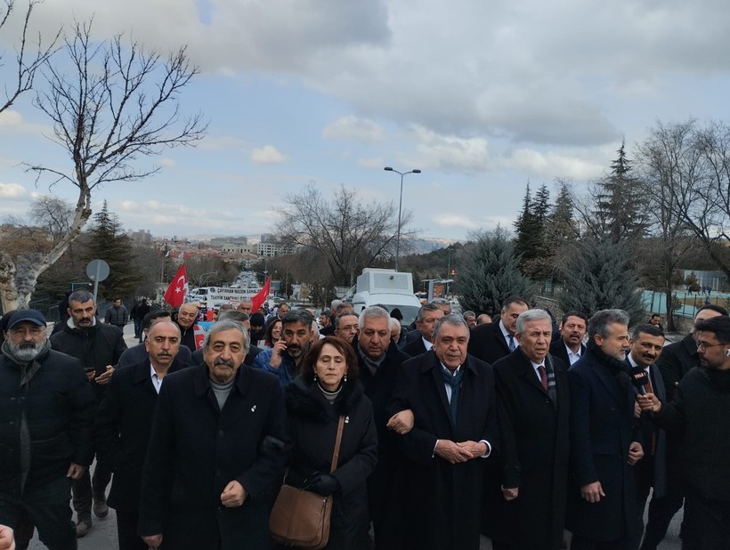 Madenciler, bakanlığın kapısına dayandı - Resim : 3