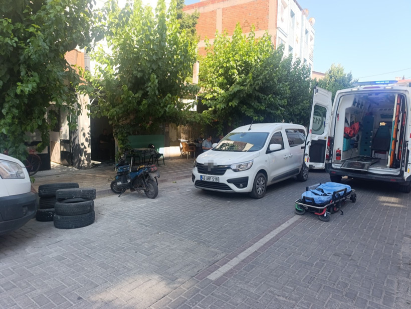 Kızını boğarak öldürdü, cesedi 18 saat odada sakladı - Resim : 1