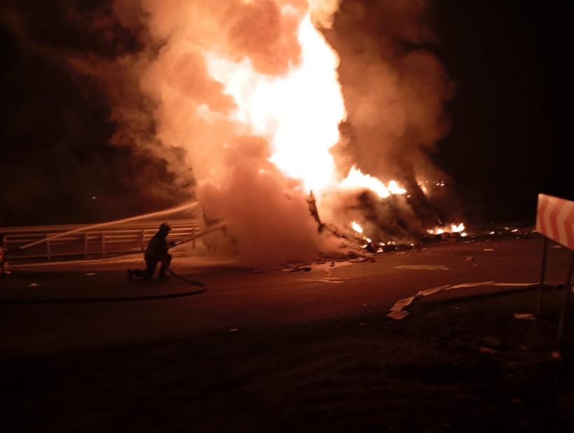 Şırnak'ta feci kaza! Devrilen TIR alev aldı, şoför hayatını kaybetti - Resim : 1