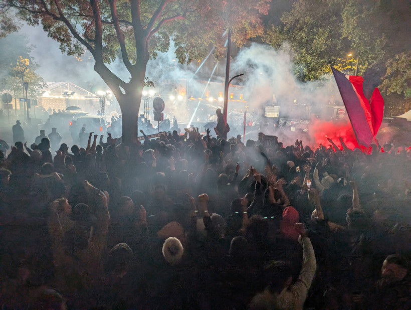 PSG taraftarı, Dembele’nin Ballon d'Or zaferini kutladı: Paris sokakları yandı - Resim : 2