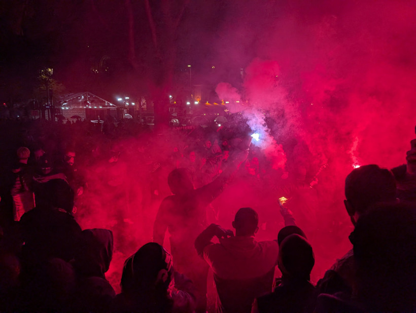 PSG taraftarı, Dembele’nin Ballon d'Or zaferini kutladı: Paris sokakları yandı - Resim : 1