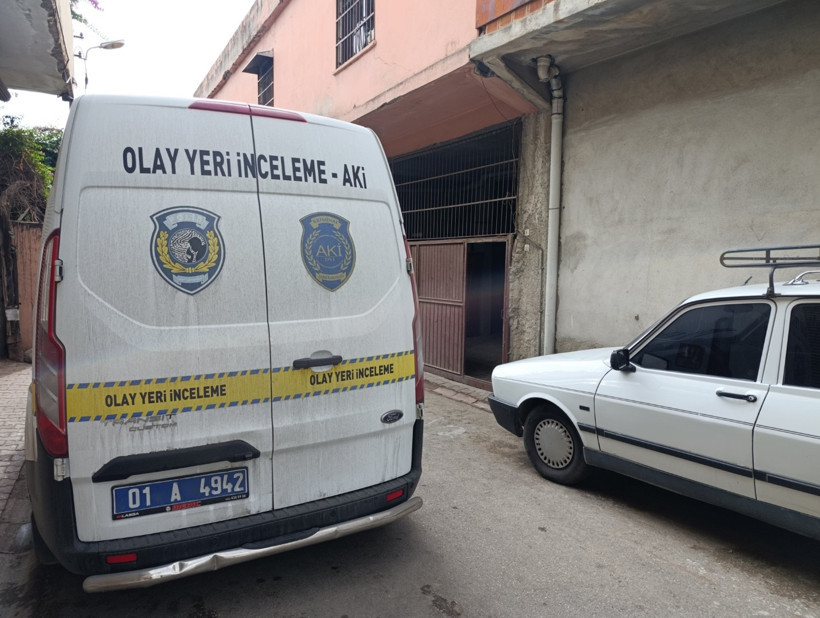 Uyarılara aldırmadı, bıçakla saldırdı: Polis bacağından vurdu - Resim : 1