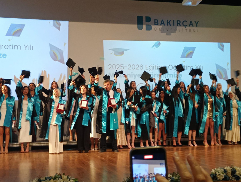 Oğluna destek için 51'inde üniversiteye başladı, bölüm birincisi oldu - Resim : 1