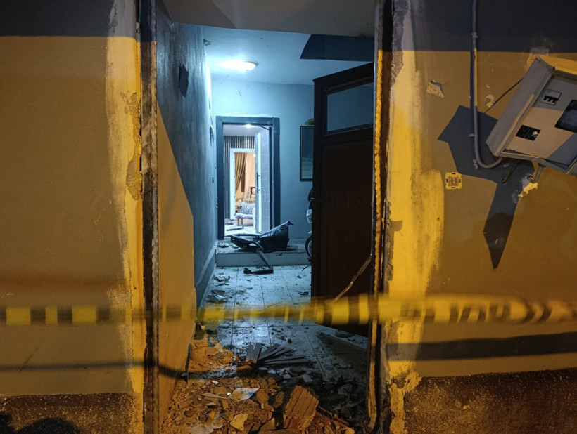 5 kişinin bulunduğu eve el yapımı bomba atıldı. Özel harekat olay yerine gitti - Resim : 5