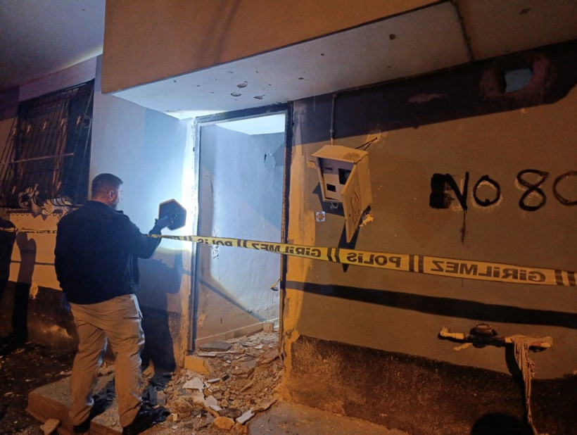 5 kişinin bulunduğu eve el yapımı bomba atıldı. Özel harekat olay yerine gitti - Resim : 8