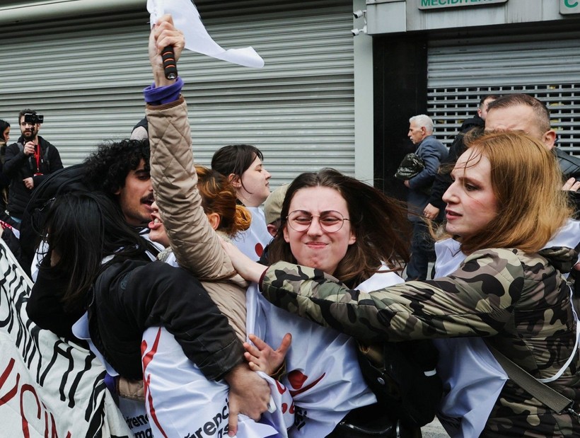 Fotoğraflarla yaka paça 1 Mayıs - Resim: 10