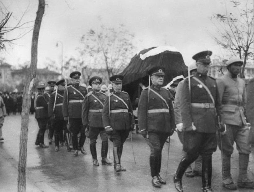Gözyaşlarıyla tarihe geçen anlar: Atatürk’ün cenaze yolculuğu - Resim: 53