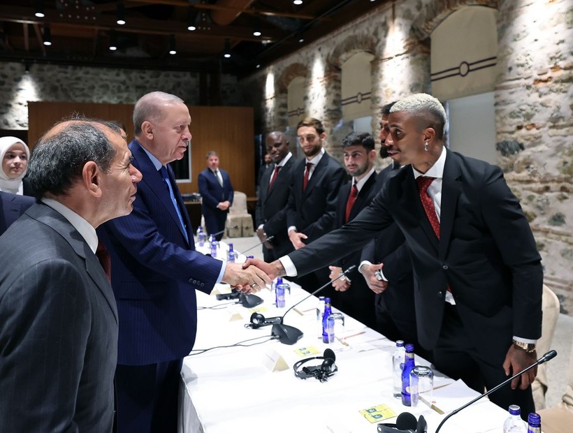 Osimhen'den Erdoğan'a hediye: Dolmabahçe'de buluşma - Resim: 7