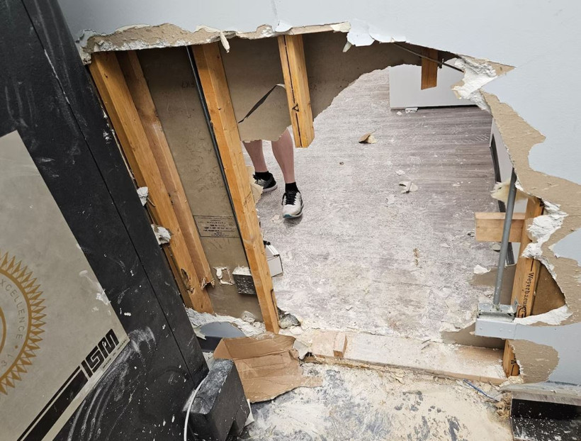 İnterneti kestiler, kasayı 'erittiler': Milyonlarca liralık mücevher vurgunu - Resim : 1