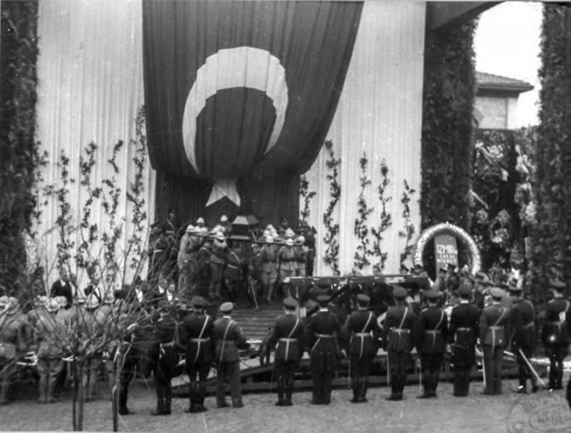 Gözyaşlarıyla tarihe geçen anlar: Atatürk’ün cenaze yolculuğu - Resim: 25