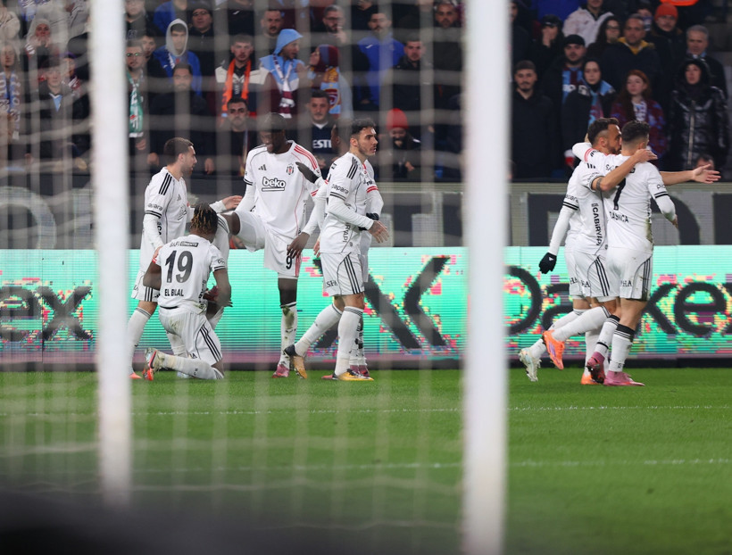 Beşiktaş kaçtı, Trabzonspor yakaladı! Derbide 6 gol, 1 kırmızı kart: 3-3 - Resim : 4