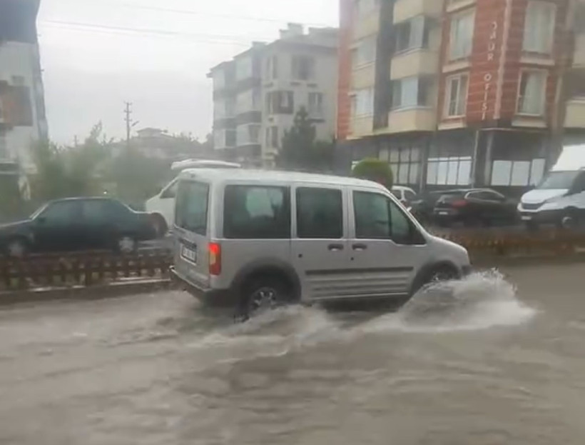 Meteoroloji uyarmıştı: Ankara ve Bolu'da yollar göle döndü - Resim : 7