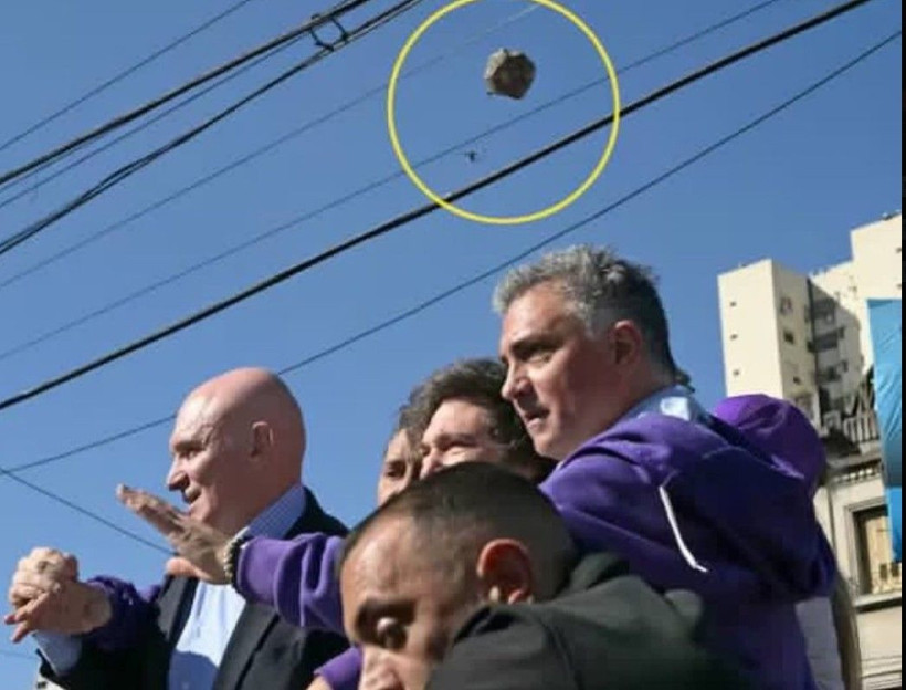 Arjantinli lider Javier Milei'ye taşlı saldırı - Resim: 2