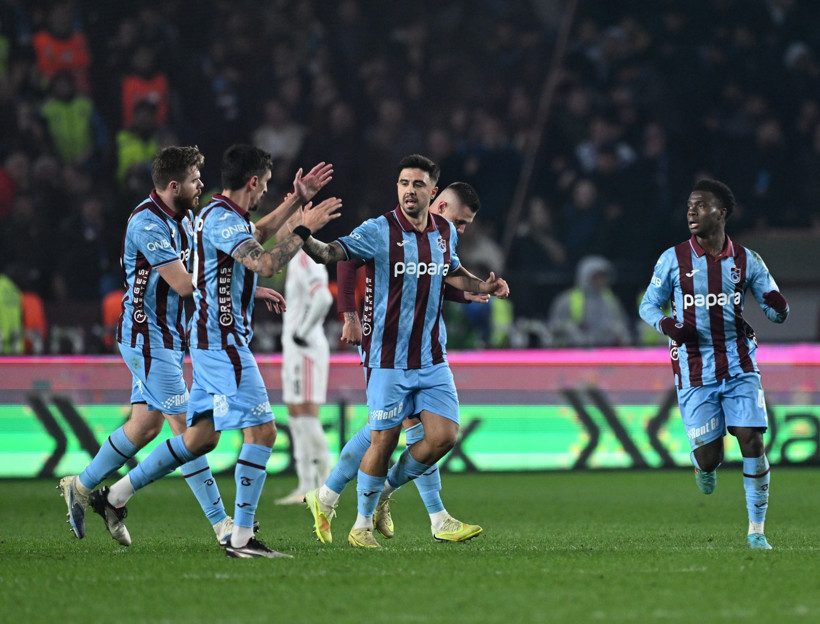 Beşiktaş kaçtı, Trabzonspor yakaladı! Derbide 6 gol, 1 kırmızı kart: 3-3 - Resim : 3