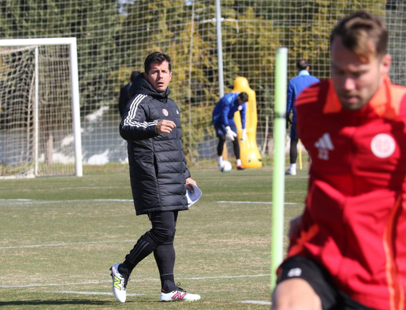 Emre Belözoğlu'ndan 'yabancı hakem' kararı yorumu - Resim : 1