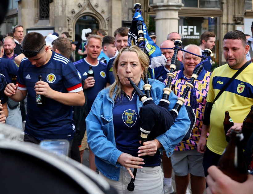 Auld Reekie'den okul otobüsüne: Tartan Army'nin Dünya Kupası geleneği sürüyor - Resim : 1