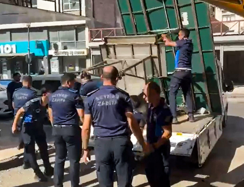 ‘5’ten az satmam’ tartışması sonrası seyyar lahmacun tezgahı kaldırıldı - Resim : 1