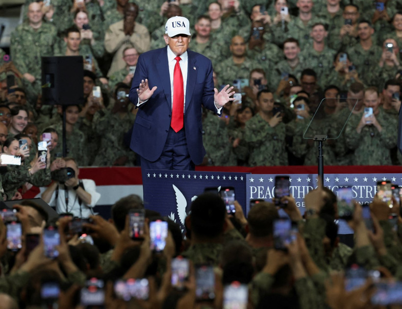 Trump askerleri karşısına aldı ve konuştu: Fazla yakışıklısınız - Resim : 2