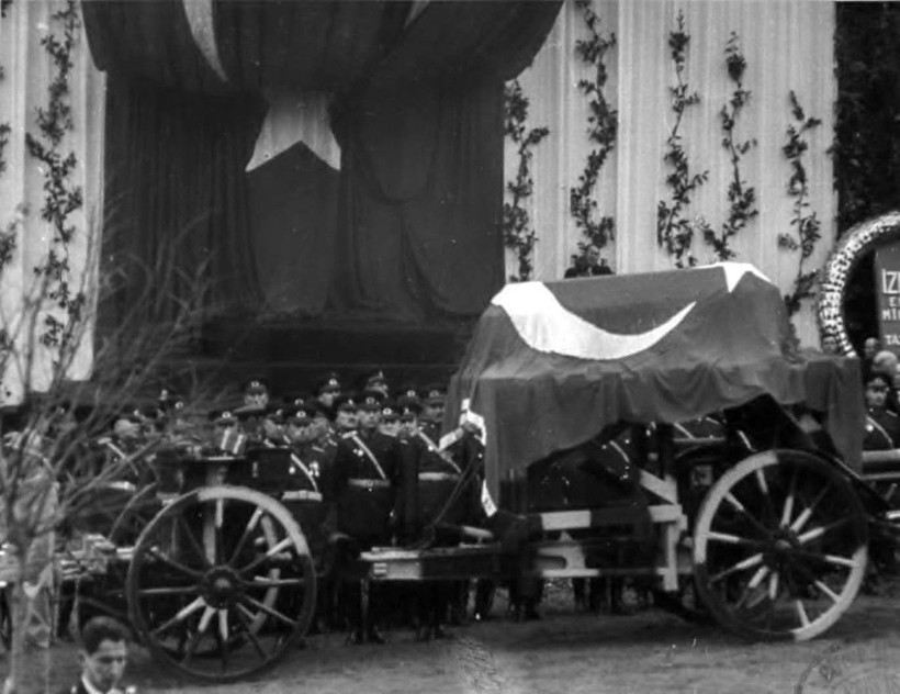 Gözyaşlarıyla tarihe geçen anlar: Atatürk’ün cenaze yolculuğu - Resim: 26