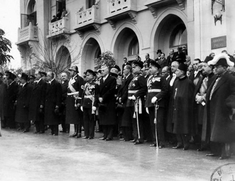 Gözyaşlarıyla tarihe geçen anlar: Atatürk’ün cenaze yolculuğu - Resim: 29
