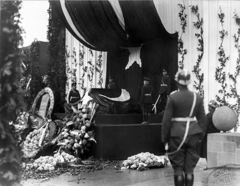 Gözyaşlarıyla tarihe geçen anlar: Atatürk’ün cenaze yolculuğu - Resim: 19