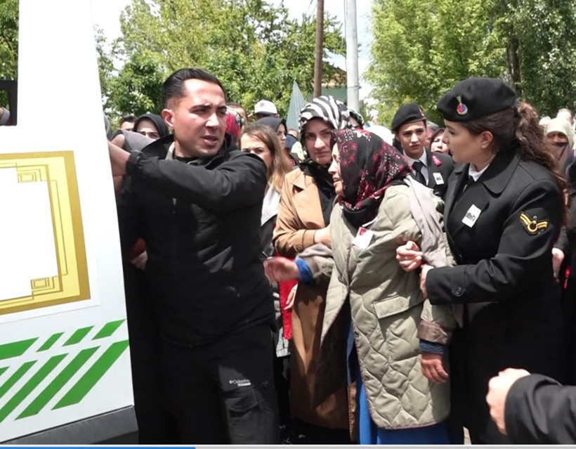 Muş, şehidini uğurladı - Resim : 4