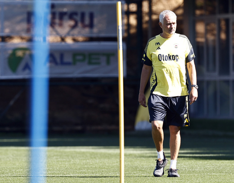 Jose Mourinho, Fenerbahçe yönetimini topa tuttu: Transfer eleştirisi - Resim : 1