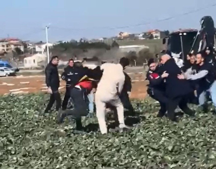 'Kaçak yapı' yıkımında gerginlik: 5 gözaltı - Resim: 3