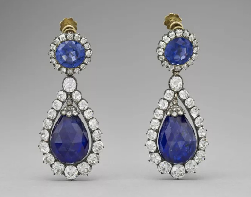 Dünyanın en ünlü müzesinde filmleri aratmayan soygun: İşte çalınan mücevherler - Resim : 2