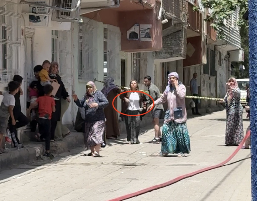 Yangın sonrası komşular birbirine girdi - Resim : 1