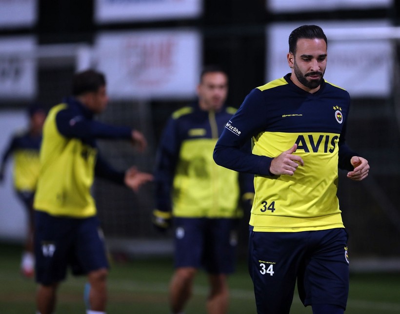 Eski Fenerbahçeli Adil Rami'den Ronaldo'ya sert sözler: 'Saçma sapan konuşuyor' - Resim : 1