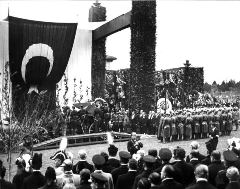 Gözyaşlarıyla tarihe geçen anlar: Atatürk’ün cenaze yolculuğu - Resim: 24