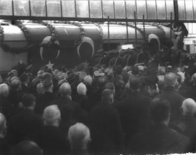 Gözyaşlarıyla tarihe geçen anlar: Atatürk’ün cenaze yolculuğu - Resim: 15