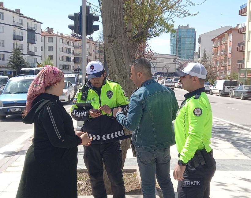 Kazada yaralı kardeşini yerde bırakıp kaçtı - Resim : 2