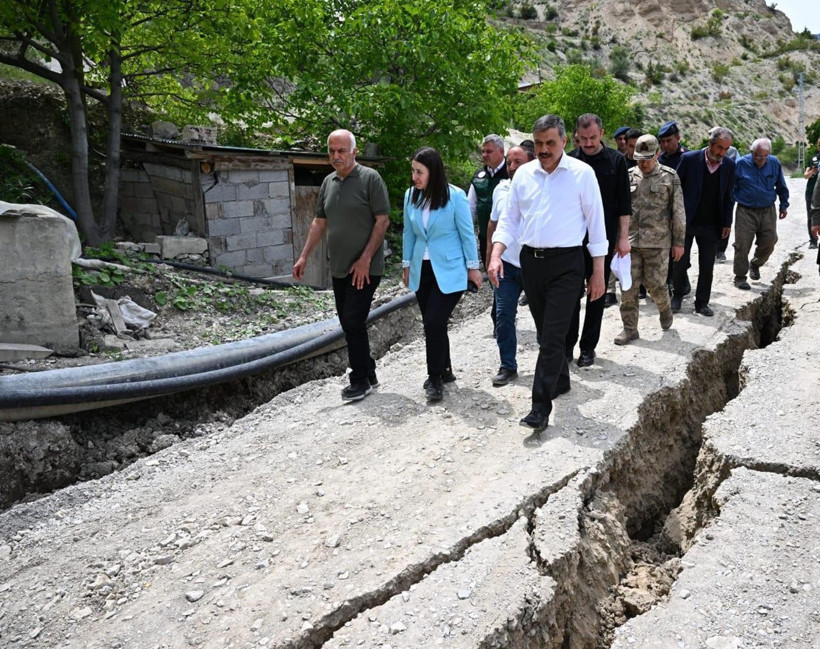 Heyelanlı bölgeye yapılaşma yasağı getirildi - Resim : 1