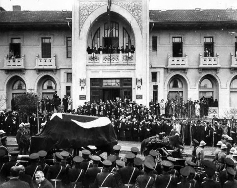 Gözyaşlarıyla tarihe geçen anlar: Atatürk’ün cenaze yolculuğu - Resim: 37