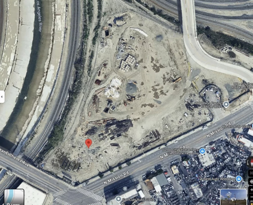 Google Haritalar'da korkutan keşif: Yardım çağrısı ortaya çıktı - Resim : 2