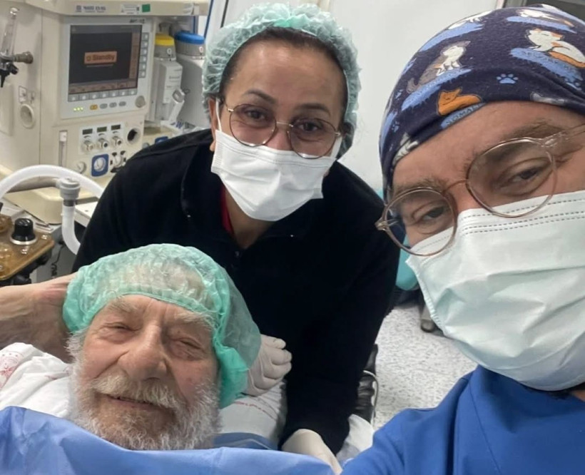 Yeşilçam'ın usta ismi ameliyat masasından poz verdi - Resim : 1