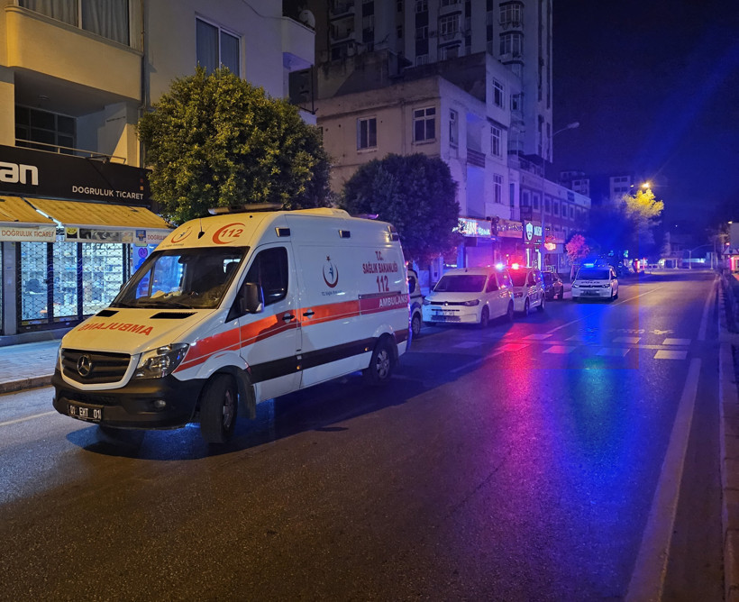 Evinin önünde silahlı saldırıya uğradı, hayatını kaybetti - Resim : 1