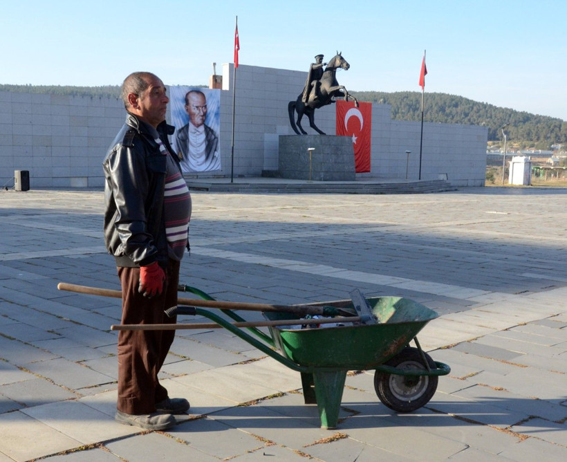 Hayat durdu: Bir millet Atasını andı - Resim: 34